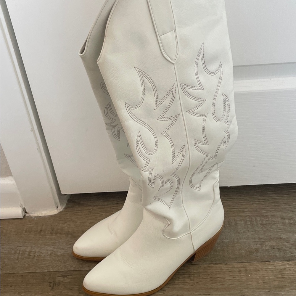 White Western-Style Women Boots